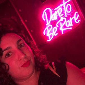 Meet your Posher, Desi